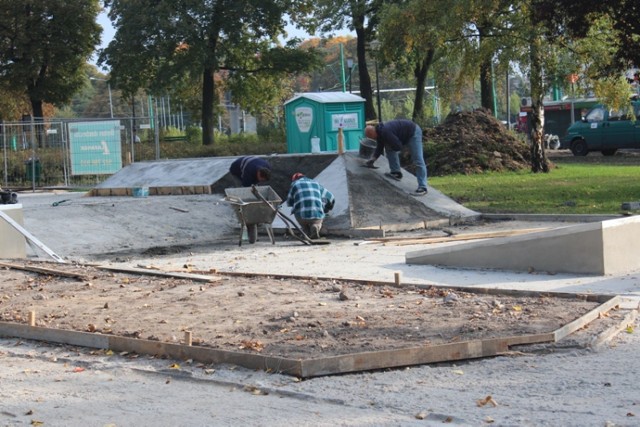Za miesiąc ma być gotowy nowy skatepark w parku Marcinkowskiego. ...