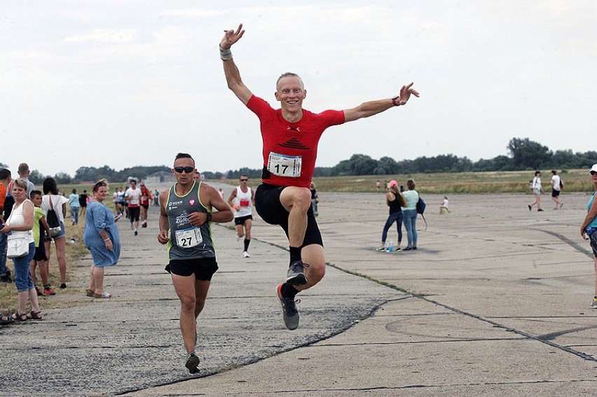 Bieg po legnickim lotnisku - Decathlon Aero Run.