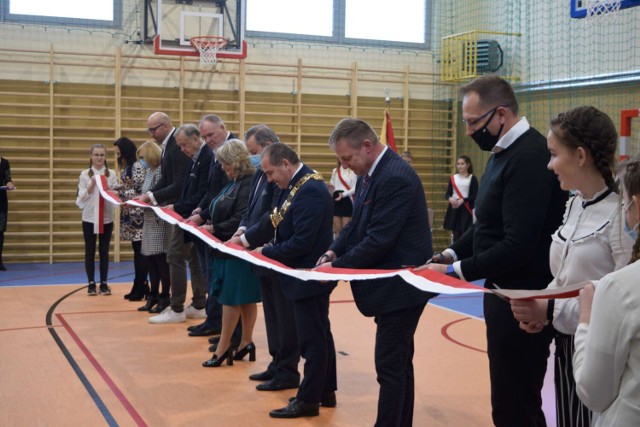 Oficjalne otwarcie sali sportowej w Łowyniu. (26.11.2021)
