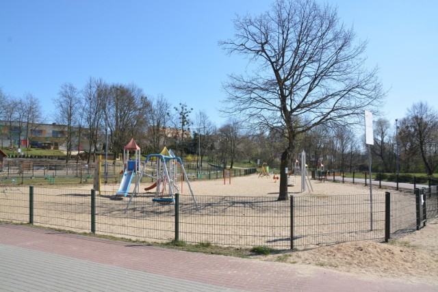 Z funduszy ubiegłorocznego Budżetu Obywatelskiego zrealizowano miasteczko rowerowe na Placu Przyjaźni (na zdjęciu) oraz plac zabaw i siłownie plenerową przy SP w Lutowie