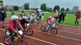 Dynamiczna pogoda nie przeszkodziła miłośnikom rowerów. "Dziecięcy Maraton Rowerowy" w Zgorzelcu za nami