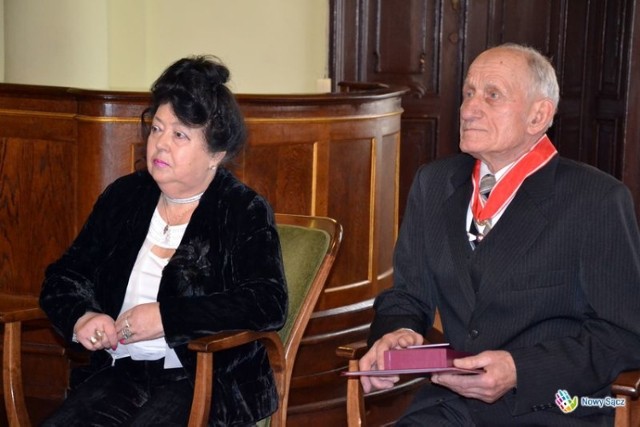 Anna Grygiel-Huryn (z lewej) przetrwała wojnę dzięki pomocy rodziny Jaroszów.  Józef Jarosz otrzymał  w 2018 roku Krzyż Komandorski Orderu Odrodzenia Polski