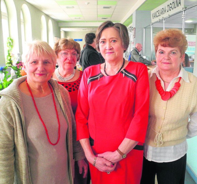 Od lewej Helena Romanowska, Krystyna Kumór, Janina Piekarska i Elżbieta Sokołowska, które od wielu lat biorą udział w kiermaszach świątecznych. Sprzedają swoje wyroby, dzielą się pomysłami.