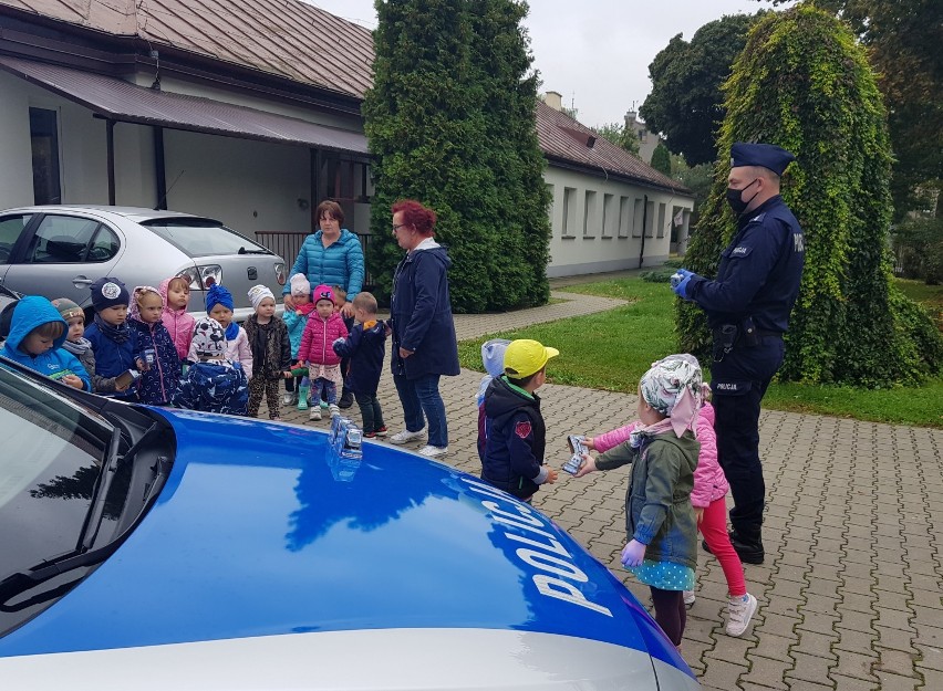 Policjanci z Radomska z wizytą u przedszkolaków z PP 6 
