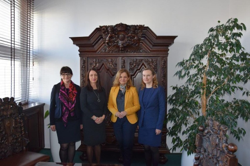 „Szkoła na Wzgórzu” zawiązała porozumienie z Uniwersytetem Gdańskim