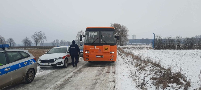 Wypadek w Budzyniu. Jedna osoba zginęła po tym jak na przejeździe kolejowym doszło do zderzenia pociągu z ciężarówką (AKTUALIZACJA)