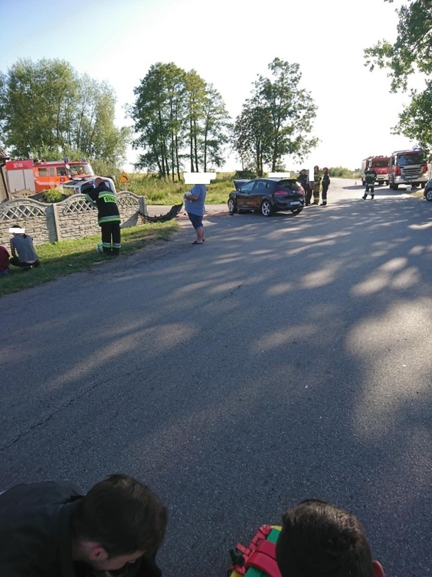 STRAŻACY W AKCJI: Wypadek w Ostrowąsach. Poszkodowanych 5 osób. Interweniowało LPR [ZDJĘCIA]