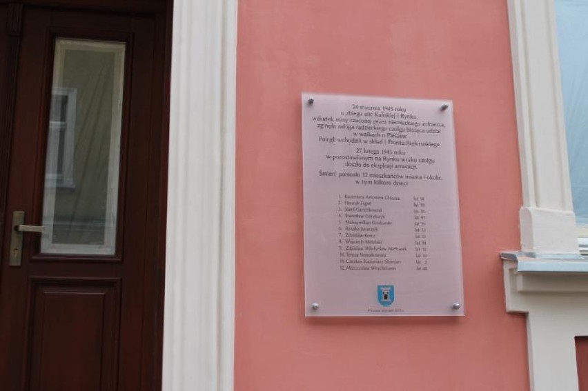 Wyzwolenie Pleszewa - tablica upamiętniająca wydarzenia ze...
