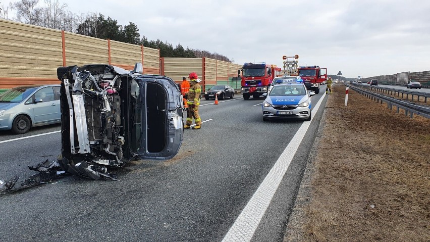 Nietypowy poszkodowany w troskliwych rękach strażaków z Bolimowa