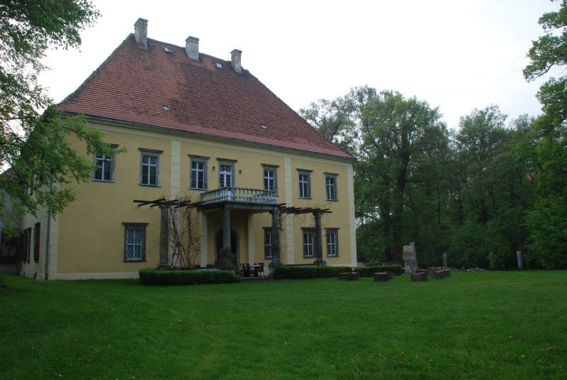 Pałac w Lasowie, widok od strony parku