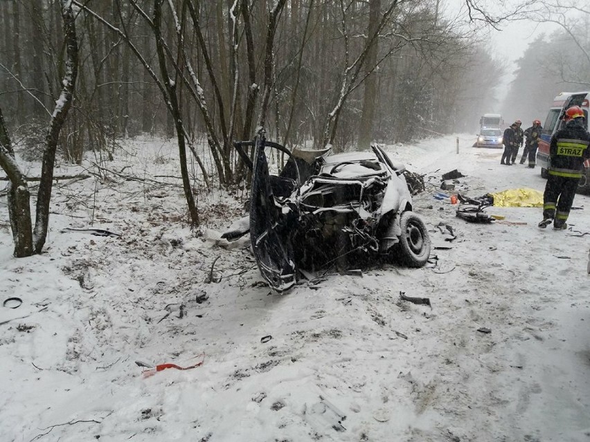 Tragiczny wypadek koło Spały na drodze krajowej 48. Jedna...