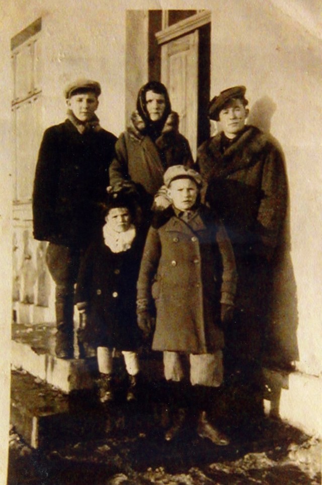 Rodzina Jana Gawrońskiego. Przytoczno, rok 1944.
