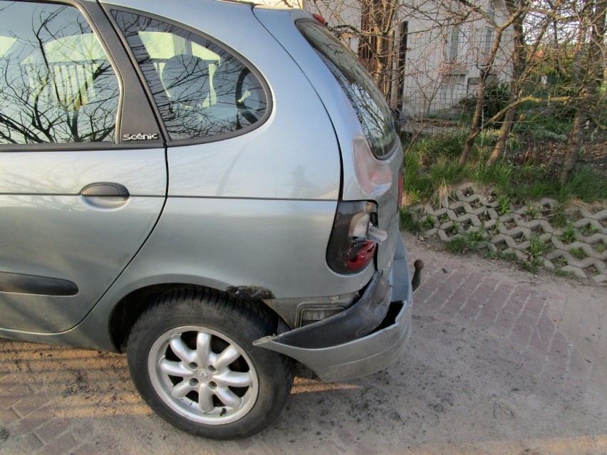 54-letnia kobieta kierująca renaultem ranna w wypadku w Kaliskach w gm. Kościerzyna  [ZDJĘCIA]