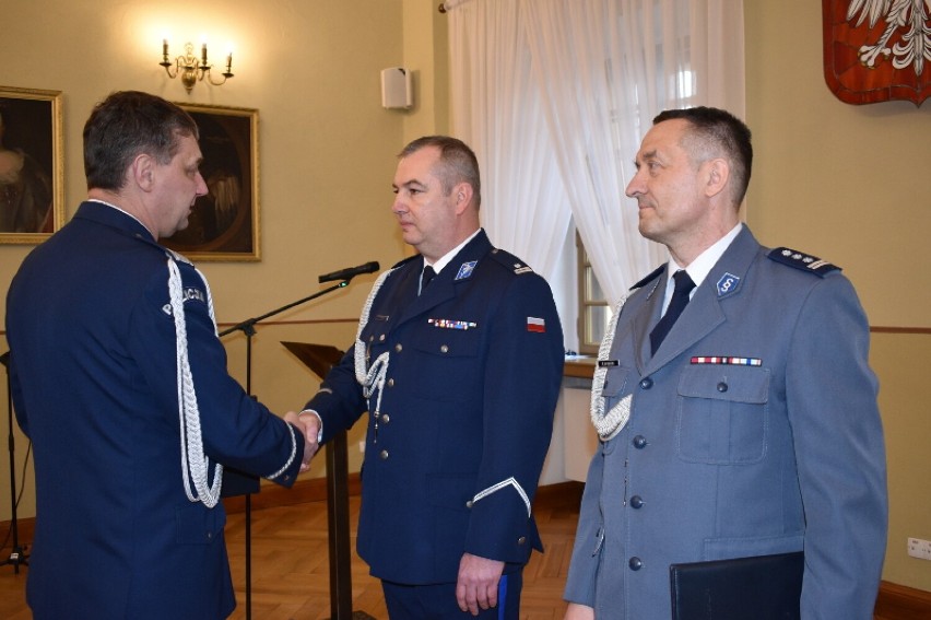 Pożegnanie insp. Radosława Matysiaka i przekazania obowiązków komendanta powiatowego policji podinsp. Romanowi Bruss