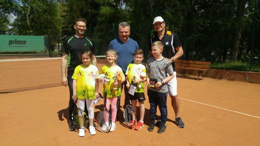 Otwarte Mistrzostwa Sieradza młodych tenisistów. Inauguracja sezonu z udziałem 25 sportowców