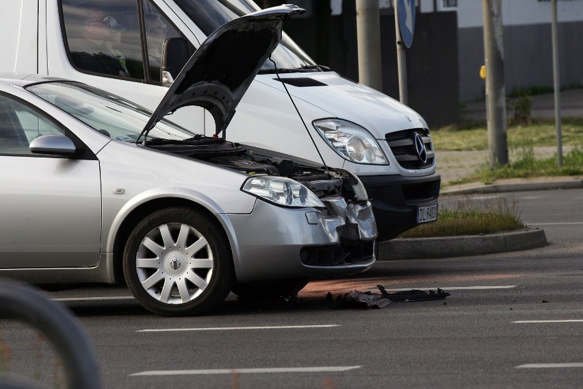 Wypadek na ulicy Jaworzyńskiej w Legnicy [ZDJĘCIA]