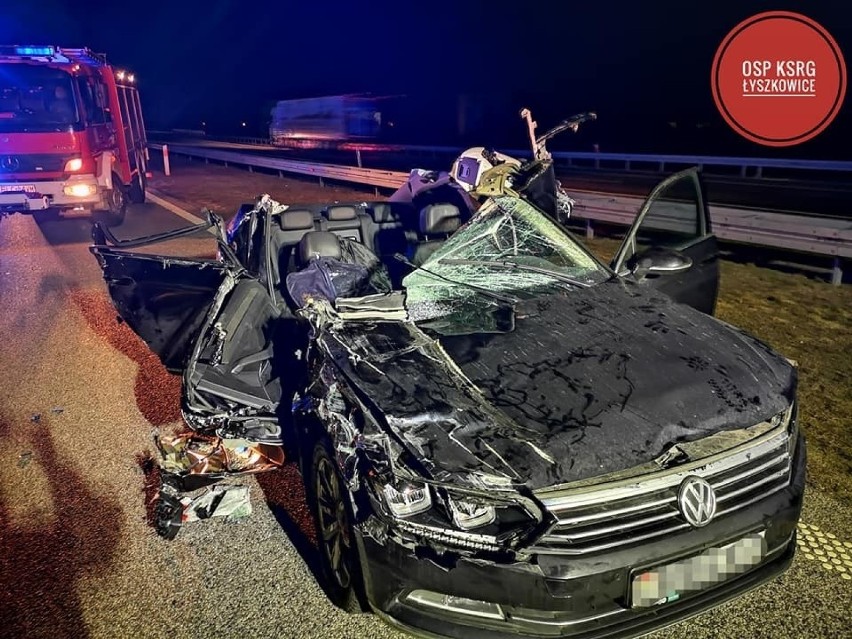 Wypadek na autostradzie A2 pod Łowiczem. Dwie osoby trafiły do szpitala [ZDJĘCIA]