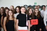 Uroczyste rozpoczęcie roku szkolnego w VI Liceum Ogólnokształcącym imienia Juliusza Słowackiego w Kielcach. Zobaczcie zdjęcia i wideo
