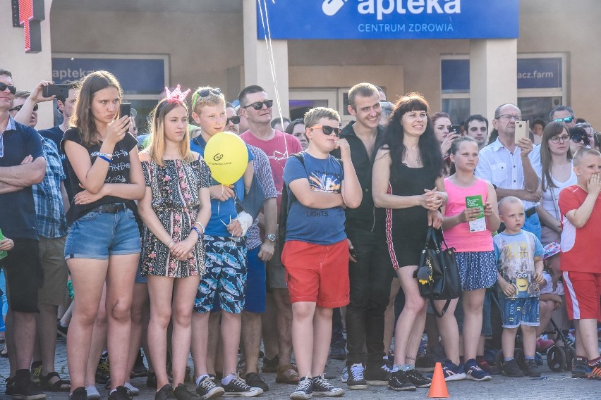 Dni Szamotuł. Artyści uliczni wypełnili przestrzeń pomiędzy statuami [ZDJĘCIA]