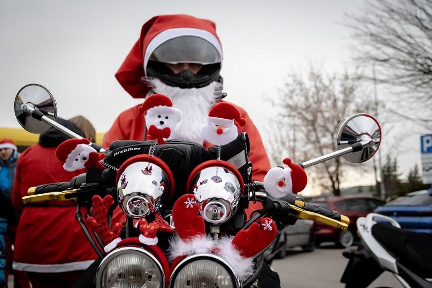 Wałbrzych: Mikołaje na motocyklach. Wielka parada przejechała przez miasto (ZDJĘCIA)