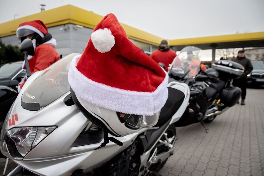 Wałbrzych: Mikołaje na motocyklach. Wielka parada przejechała przez miasto (ZDJĘCIA)