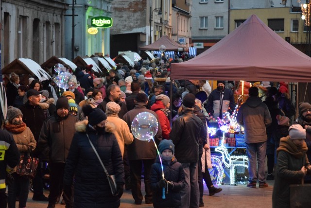 Jarmark Bożonarodzeniowy w Sępólnie z akcentem artystycznym przygotowanym przez Centrum Kultury i Sztuki