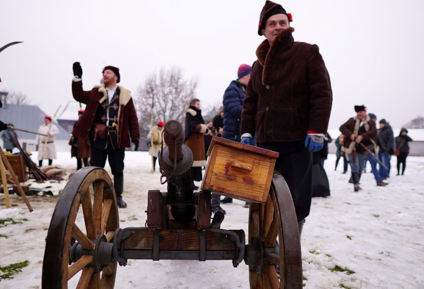 Lublin. Wzięli kosy w dłoń i walczyli. Zobacz zdjęcia z inscenizacji potyczki z okresu powstania styczniowego. [ZDJĘCIA]