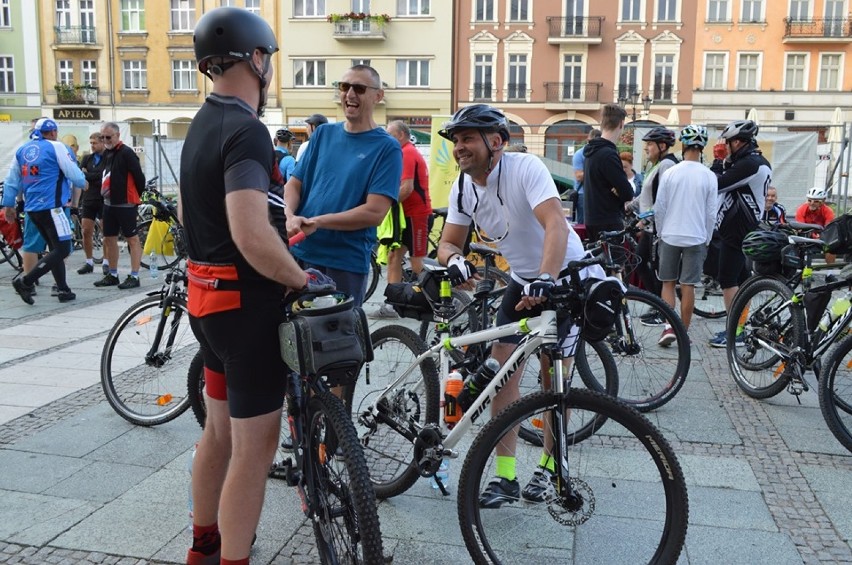 460 rowerzystów wyruszyło na trasę rajdu XI Setka Cyklisty