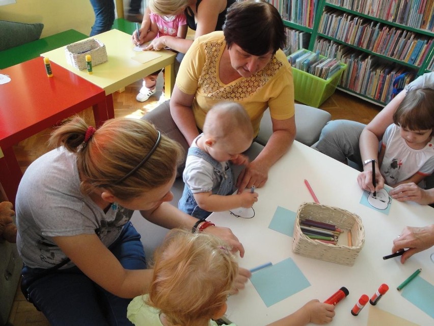 Śrem: &quot;Poranki malucha&quot; w bibliotece &quot;na Jezioranach&quot; (ZDJĘCIA)