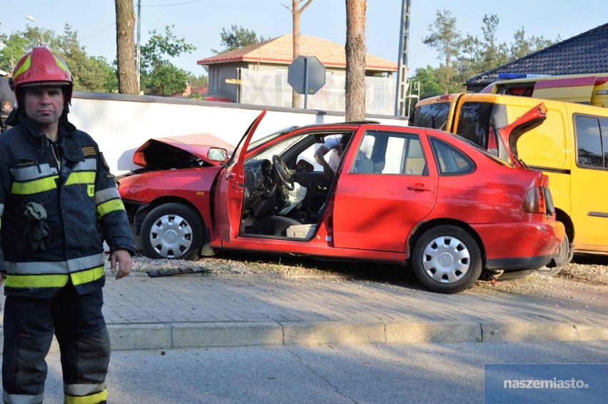 Wypadek na skrzyżowaniu ulic Michelińska - Brzezinowa we Włocławku [zdjęcia]