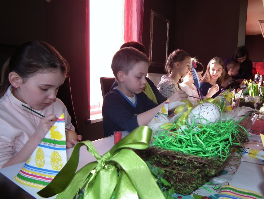 Dzieci malowały jajka w Restauracji Orchidea [ZDJĘCIA]