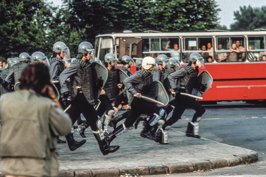 Warszawa. Akcja milicji podczas demonstracji przeciwko...