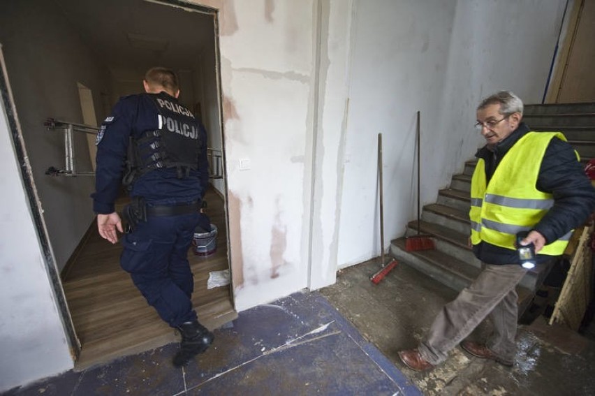 Wandale zdemolowali Dom Samotnej Matki w Koszalinie. Nagroda za wskazanie sprawców