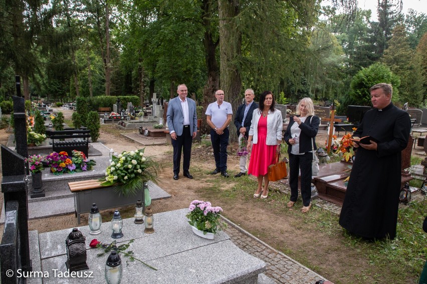 Soni Spatium I Międzynarodowy Festiwal im. prof. Marka Jasińskiego - odwiedziny grobu mistrza na stargardzkim cmentarzu