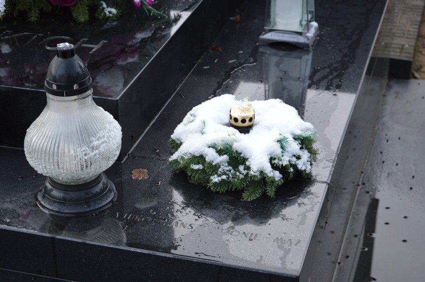 Za bramą wielkiej ciszy. Cmentarz św. Józefa w Skierniewicach w zimowej odsłonie