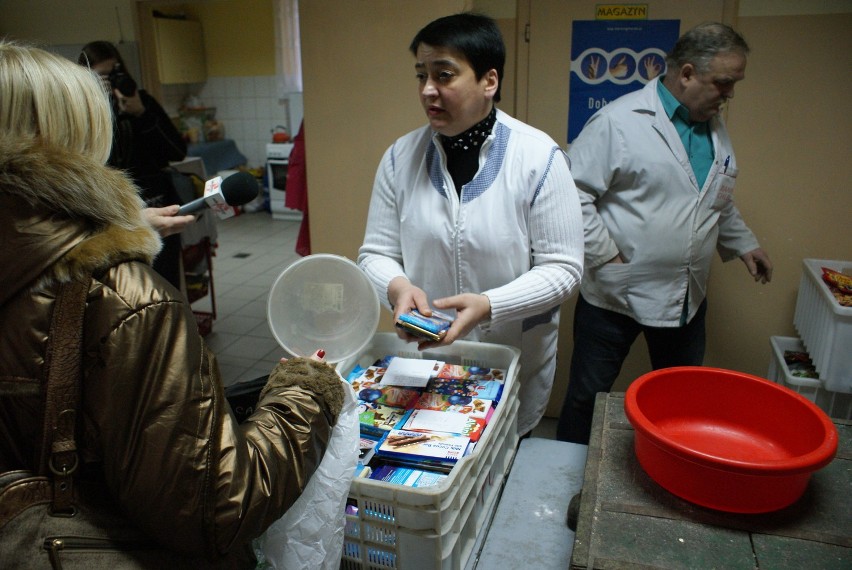 Kalisz: Bank Chelba rozda na święta kilka ton jedzenia. Z pomocy skorzysta ponad 1000 osób. ZDJĘCIA