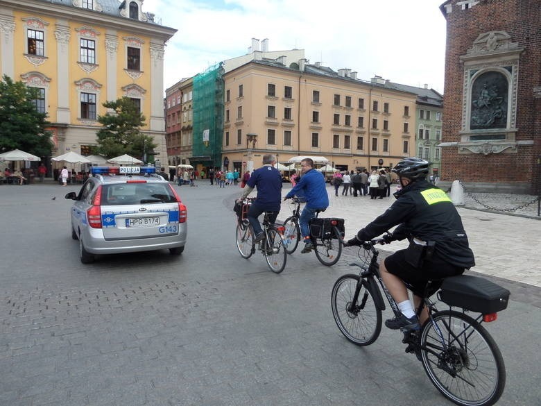 Kraków: wiceprezydent promował jazdę na rowerze: Chodziło o bezpieczeństwo [ZDJĘCIA, WIDEO]