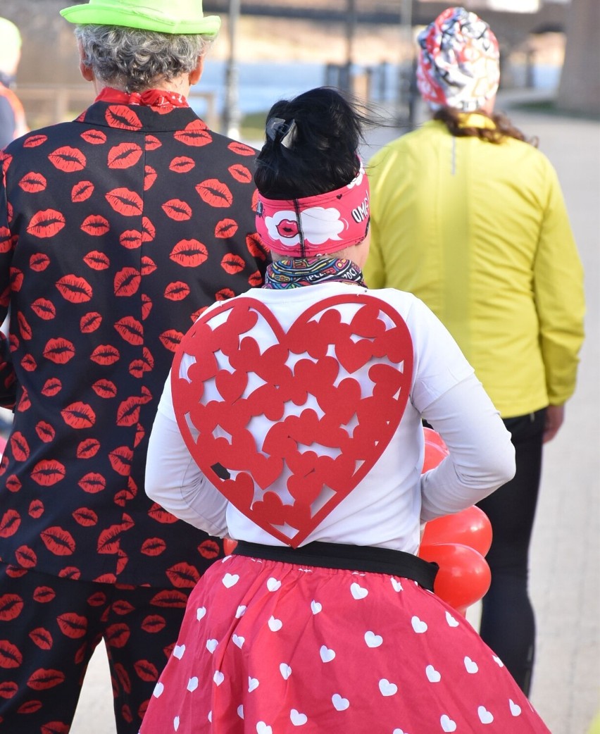 Parkrun Zamek w Malborku walentynkowo. Nie przestraszyli się wiatru, bo kochają te sobotnie spotkania