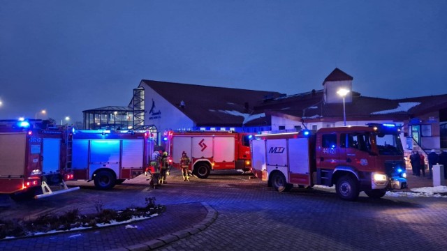 Ewakuacja pływalni Słowianka w Jaworze, gdzie interweniowali strażacy z Jawora i jednostka chemiczna z Legnicy