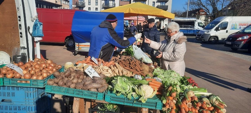 Lokalni producenci żywności zapraszają na zakupy. Kliknij w...