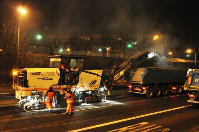 Roboty drogowe w Warszawie. Drogowcy rozpoczynają sezon frezowania