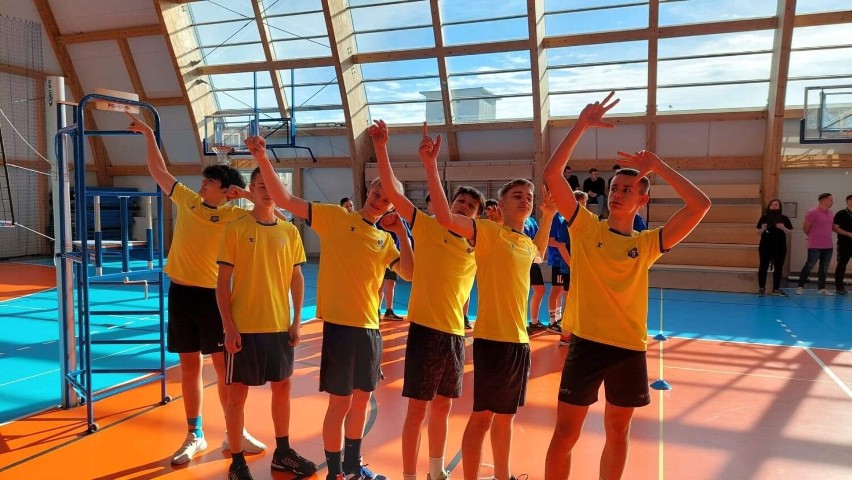 Turniej piłki siatkowej dla Szkół Podstawowych w ZS nr 1 w Wieluniu