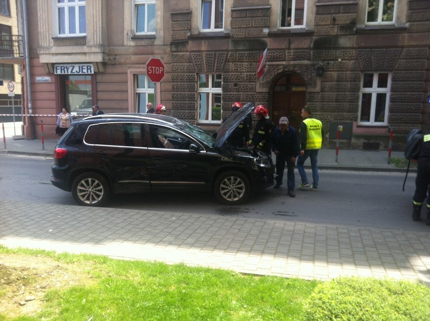 Wypadek w Krakowie. Zderzenie radiowozu z autem osobowym [ZDJĘCIA]