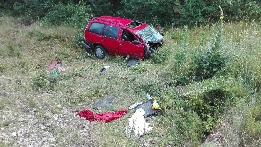 Wypadek w Antoniowie: Samochód wjechał pod pociąg na przejeździe kolejowym