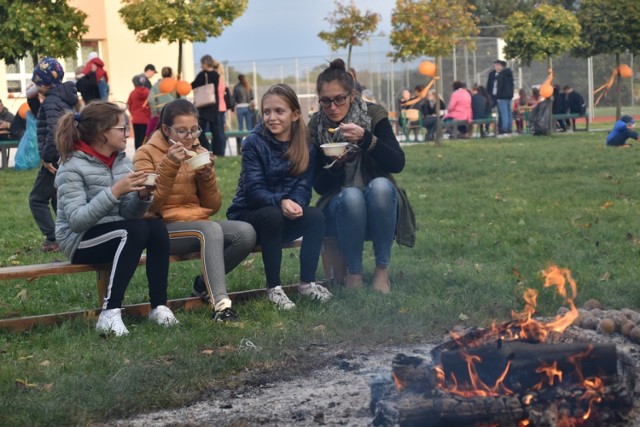 Uczniowie Szkoły Podstawowej w Pyszącej bawili się podczas Dnia Pyry. Zobaczcie zdjęcia!