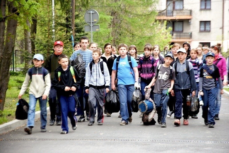 Młodzi turyści porządkowali szlaki w Korbielowie w ramach zlotu turystyczno-ekologicznego [ZDJĘCIA]