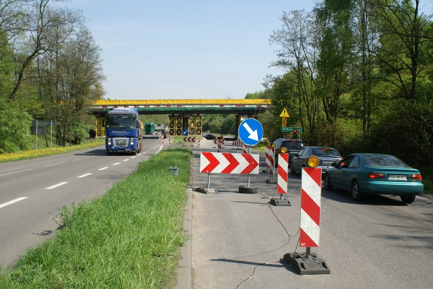 Dąbrowa Górnicza: Pod wiaduktem na DK 94 sygnalizacja świetlna. Problemy w sobotę i poniedziałek