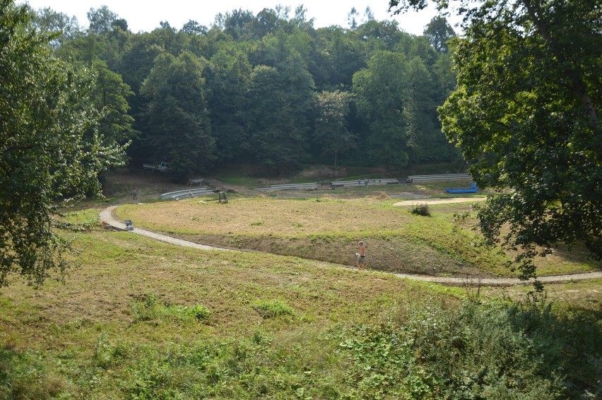 Nowy Wiśnicz. U podnóża zamku powstaje Park 400-lecia - zobacz zdjęcia