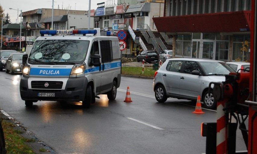Częstochowa: kolizja pięciu samochodów w pobliżu skrzyżowania ul. Dekabrystów z aleją Armii Krajowej