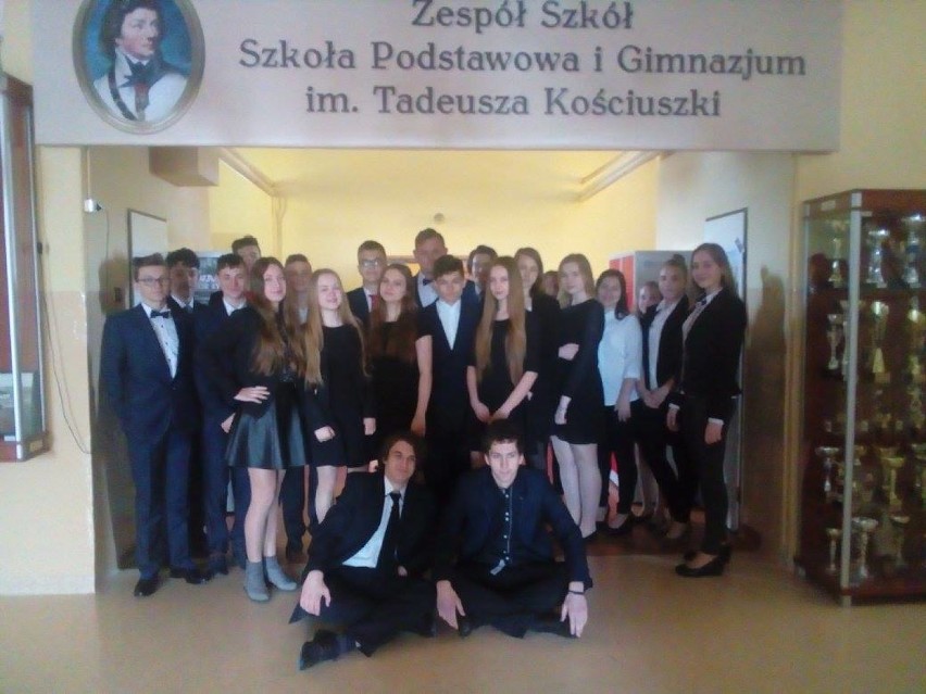 Egzamin gimnazjalny 2017 w Ostrowach nad Okszą [FOTO]